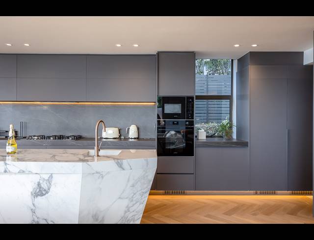 3 BEDROOM APARTMENT FOR SALE IN GREEN POINT